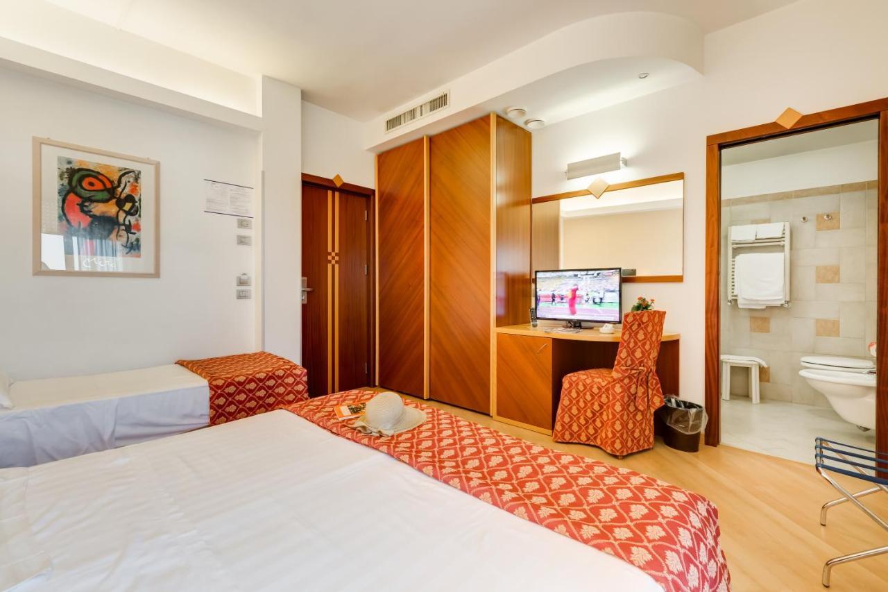 Hotel Europa Beach Village Giulianova Exterior photo