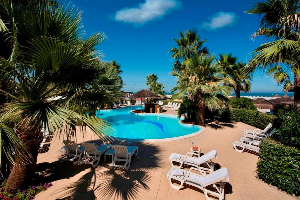 Hotel Europa Beach Village Giulianova Exterior photo