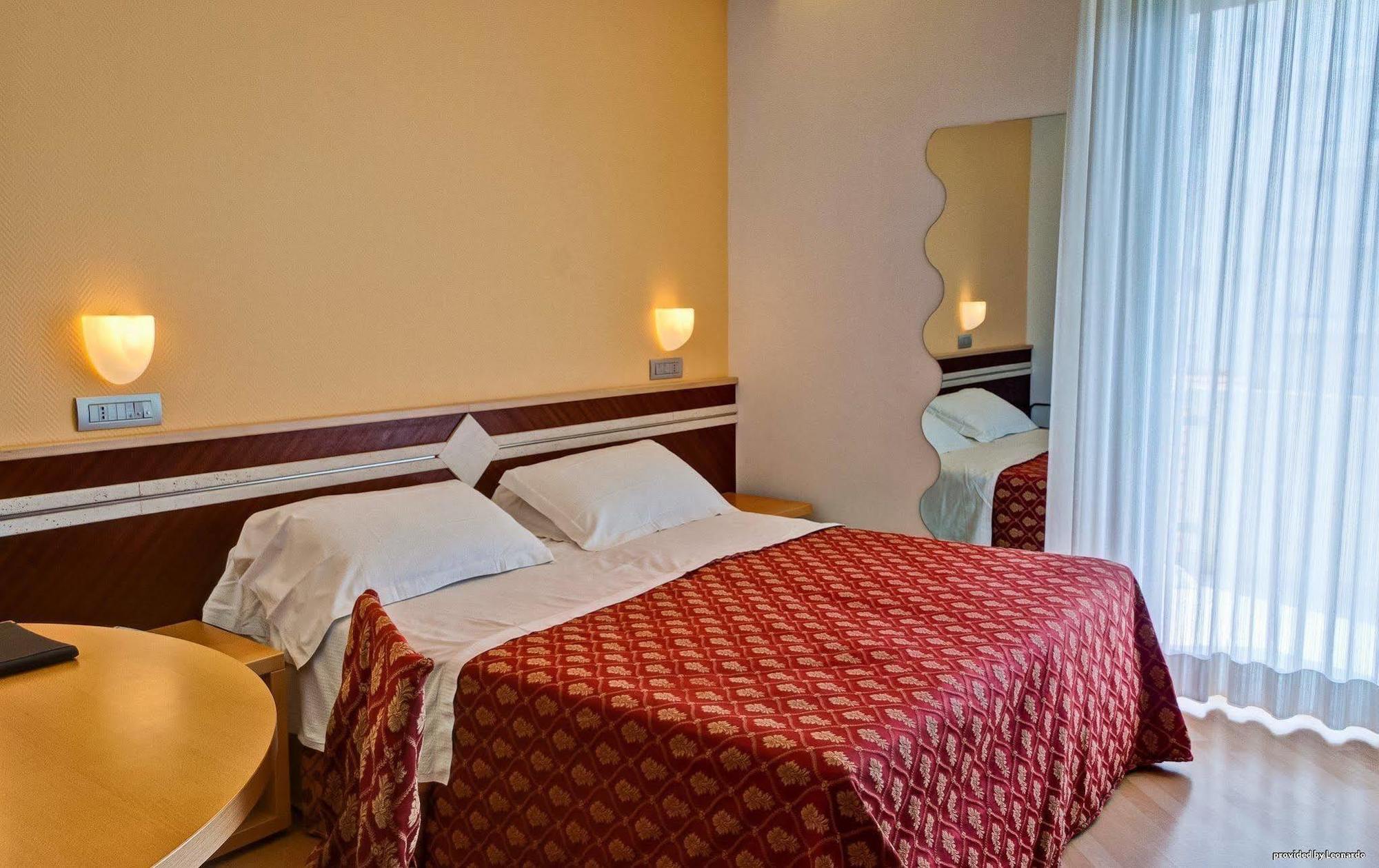 Hotel Europa Beach Village Giulianova Exterior photo