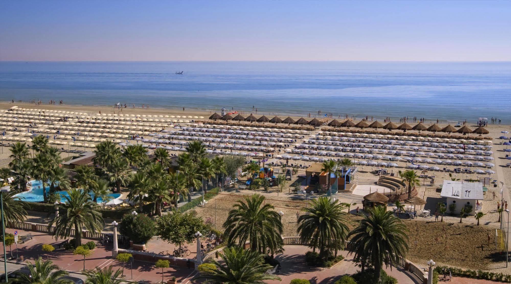 Hotel Europa Beach Village Giulianova Exterior photo